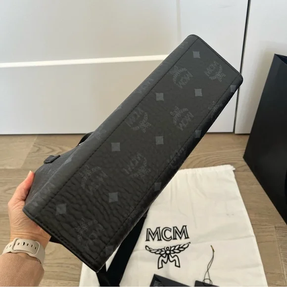 MCM small Aren tote - Picture 10 of 16